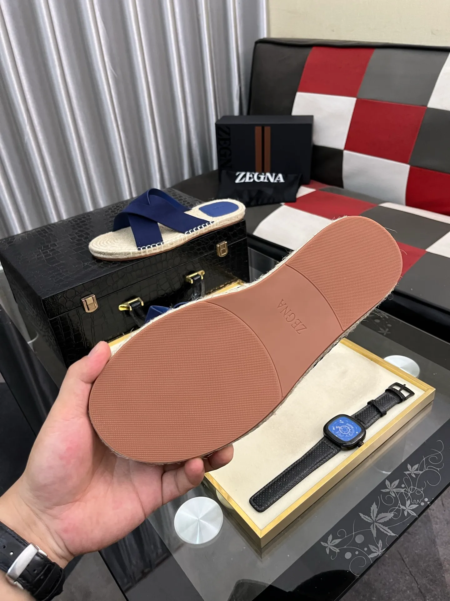 Men's shoes 💰320⌚️⌚️《HERMES》Hermès 💁♂️Men's casual slippers, compare the quality at the counter🧚🏿♂️ The upper layer has a stone pattern with clear texture, showing high-end, high-end, comfortable to wear and versatile. Purely hand-pulled, raw rubber breathable outsole, breathable and comfortable lambskin lining, 100% comfortable density, original rubber outsole wear-resistant code number 38-44. Can be customized 45-46-47
